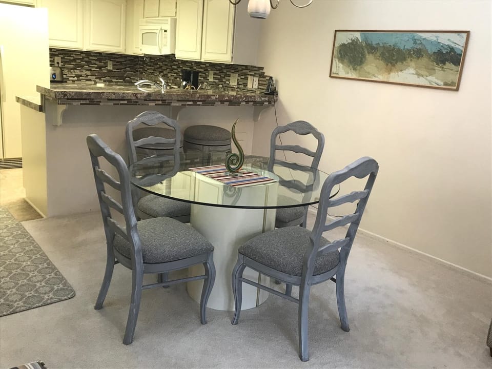 Comfortable kitchen chairs to enjoy your meals.