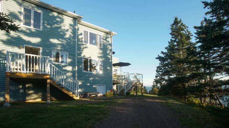 Enjoy the main floor deck all day long - great place to watch the sun set over ocean; read our books, use wifi, outdoor plug to recharge your phone or plug in your laptop!