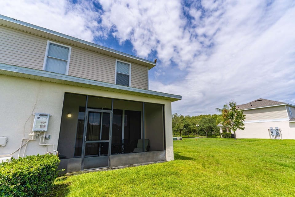 End Unit w/Lake View