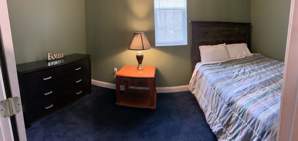 Bedroom #3 (1 Queen Bed)