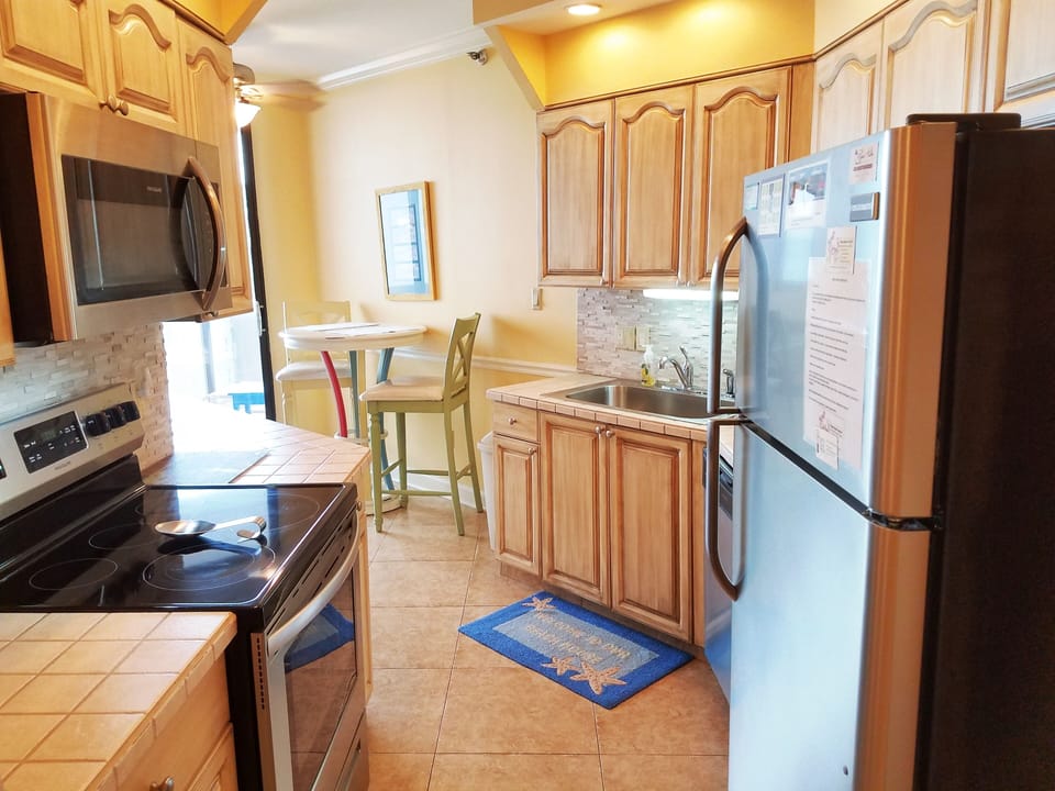All new Stainless Steel appliances new cabinets.
Fully equipped 
