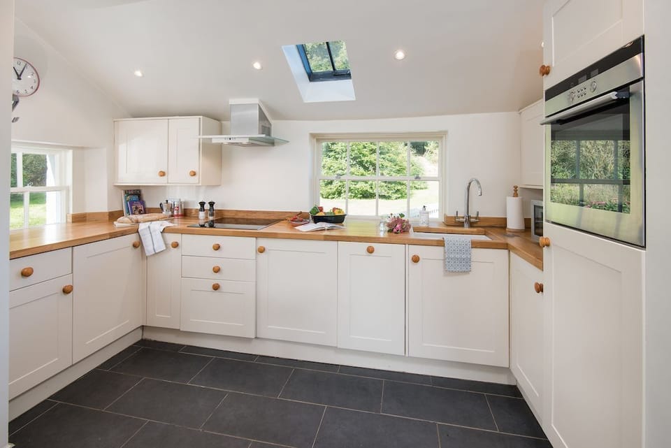 Garden Cottage, Teviot Bank - kitchen with dual aspect views