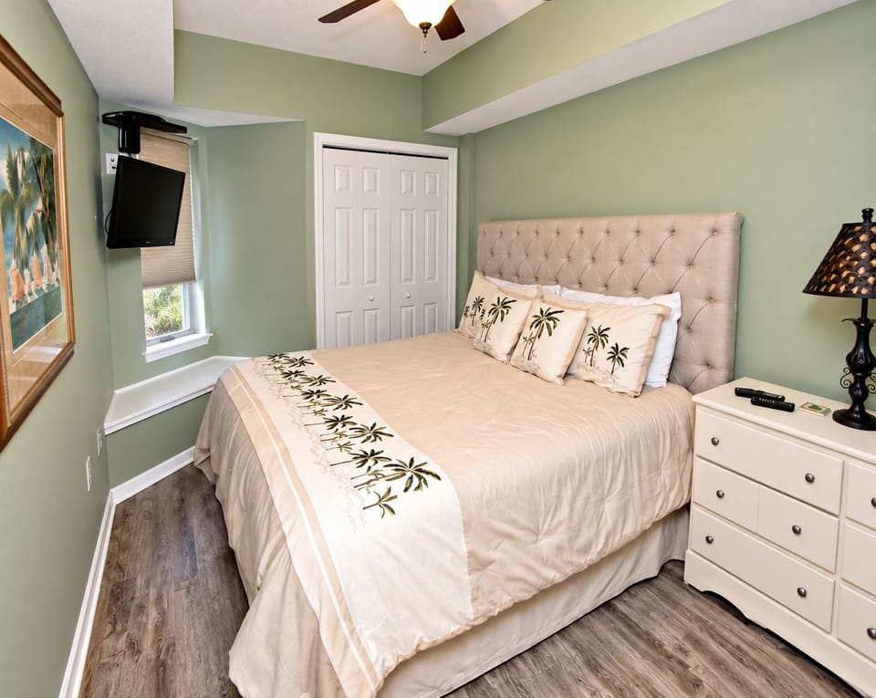Caribbean 803 | Beachfront • Gulf Views • Indoor + Outdoor Pools Apartment in West Beach