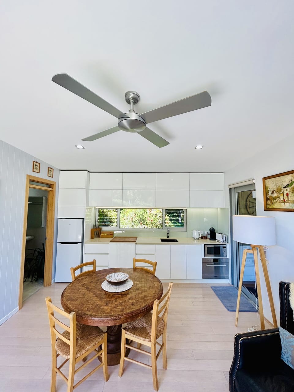 Large fully equipped modern kitchenette