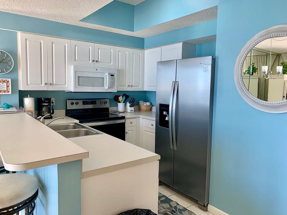 You can cook your favorite meal while looking at the gorgeous Gulf waters!