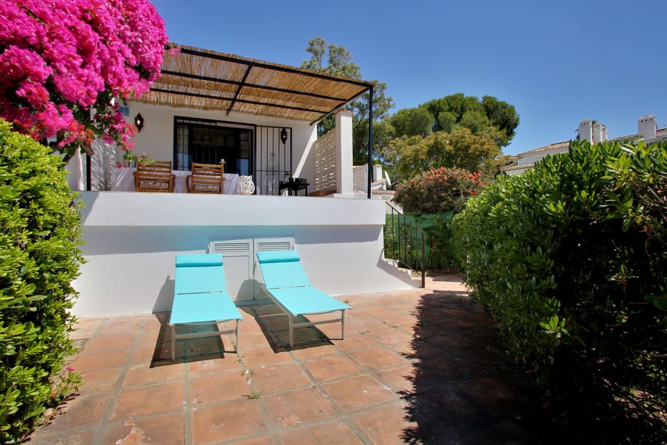 Your private garden with sun beds