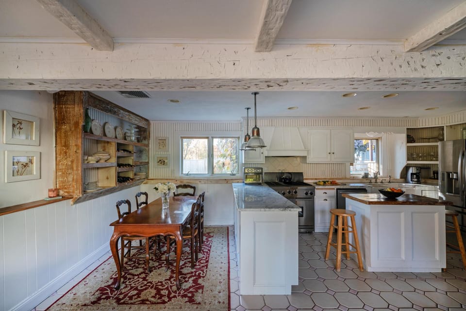 Kitchen with Breakfast Table