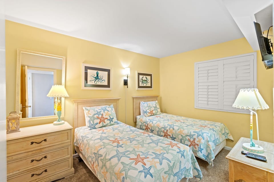 3rd bedroom w/2 twins