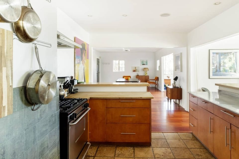 Easy flow from dining room to kitchen.