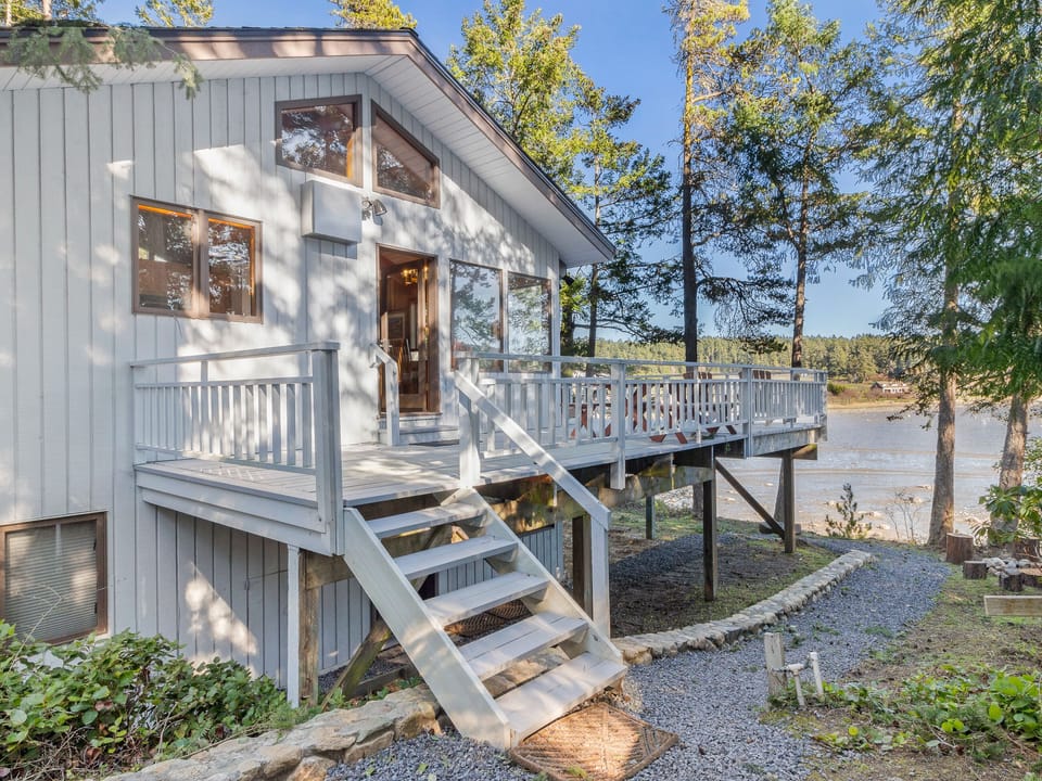 Entry stairs to deck