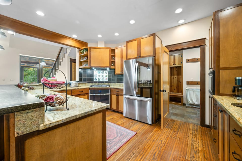 Huge kitchen, no such thing as too many cooks