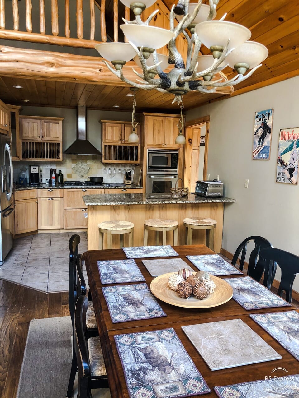 Fully equipped kitchen with gas stove, dishwasher and microwave/oven combination