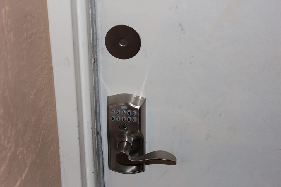 Key-less keypad for easy access to your unit.