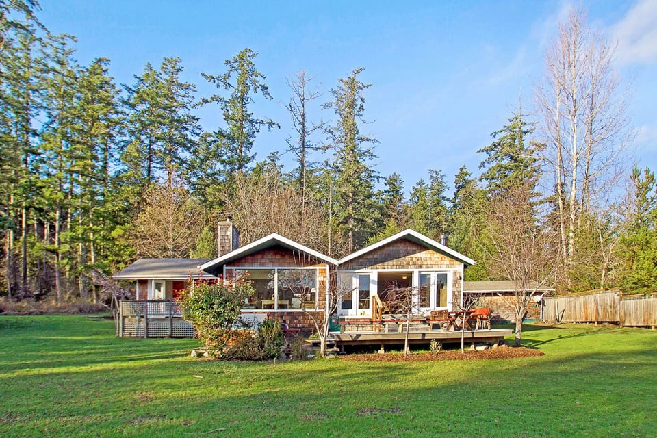 Spacious yard for 1 dog to play in.