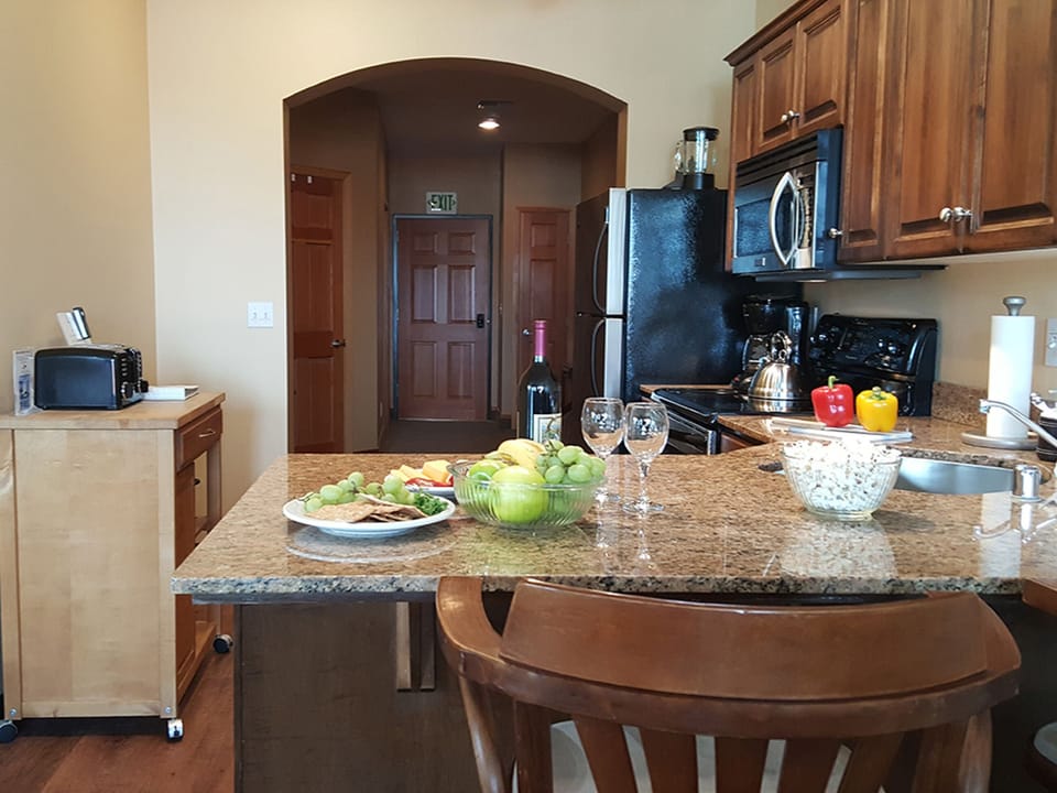 breakfast bar area