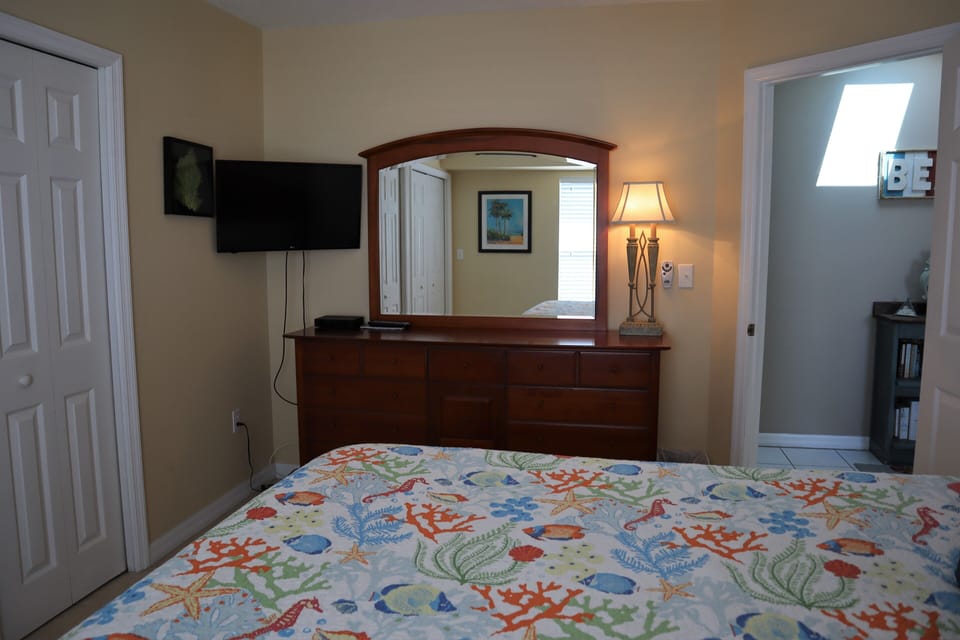 Guest Bedroom With Queen Sized Bed and TV. Right Next To The Gue - Guest Bedroom With Queen Sized Bed and TV. Right Next To The Guest Bathroom.