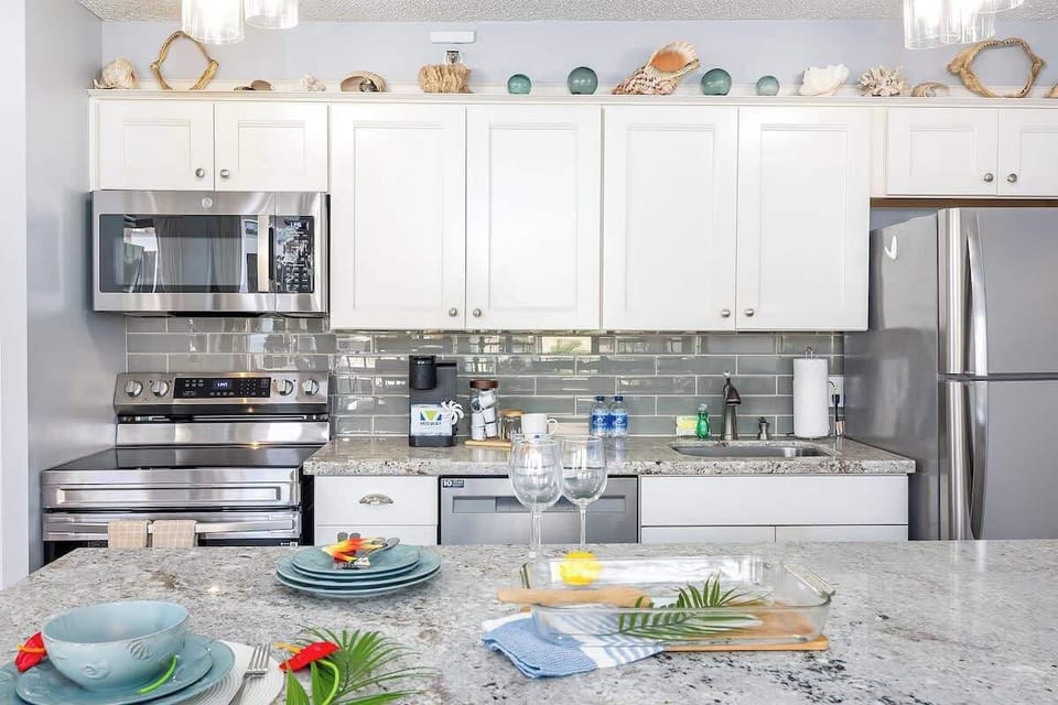 Fully equipped kitchen with all new appliances and dishwasher