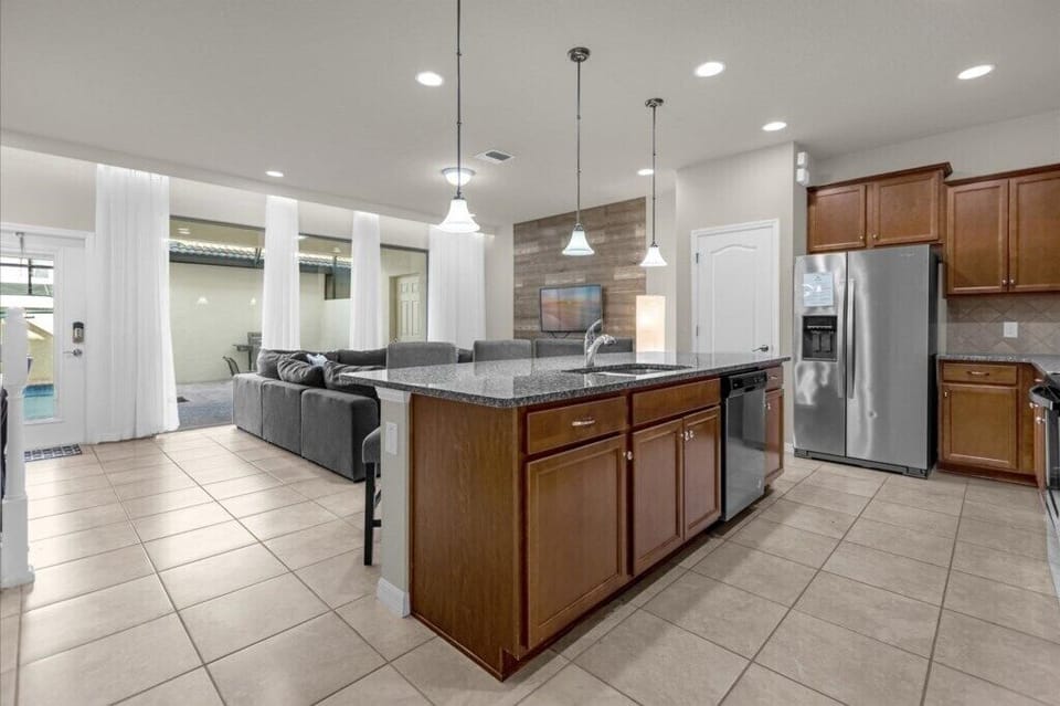 8936 Adriatico Lane (7).jpg