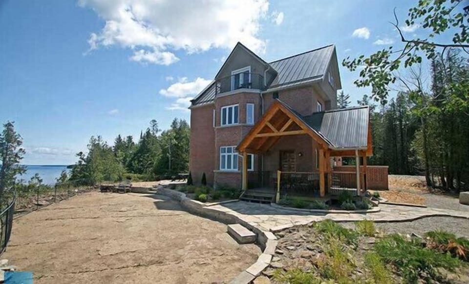 View of cottage from driveway