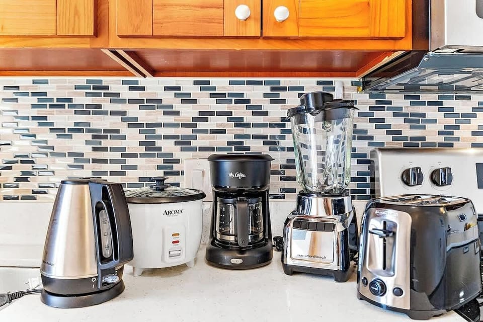 Kitchen appliances include kettle, rice cooker, coffee pot, blender, and toaster