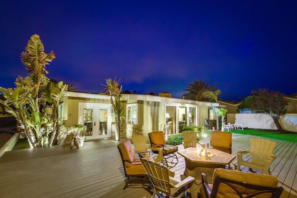 Gas Firepit on Oceanfront Deck for Year-Round Temprate San Diego