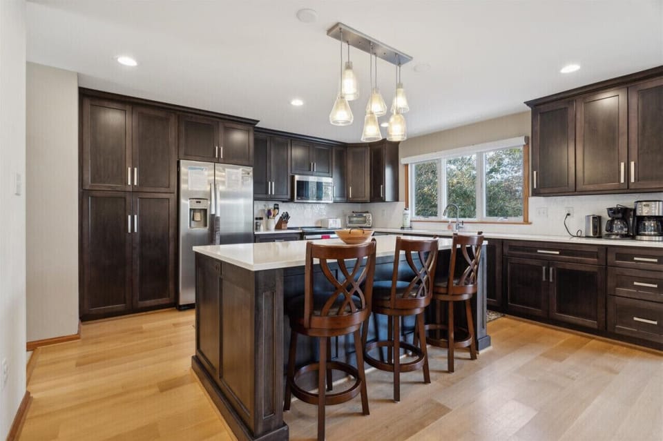 The high end appliances are sure to make you feel like a pro chef no matter what you are cooking in here.