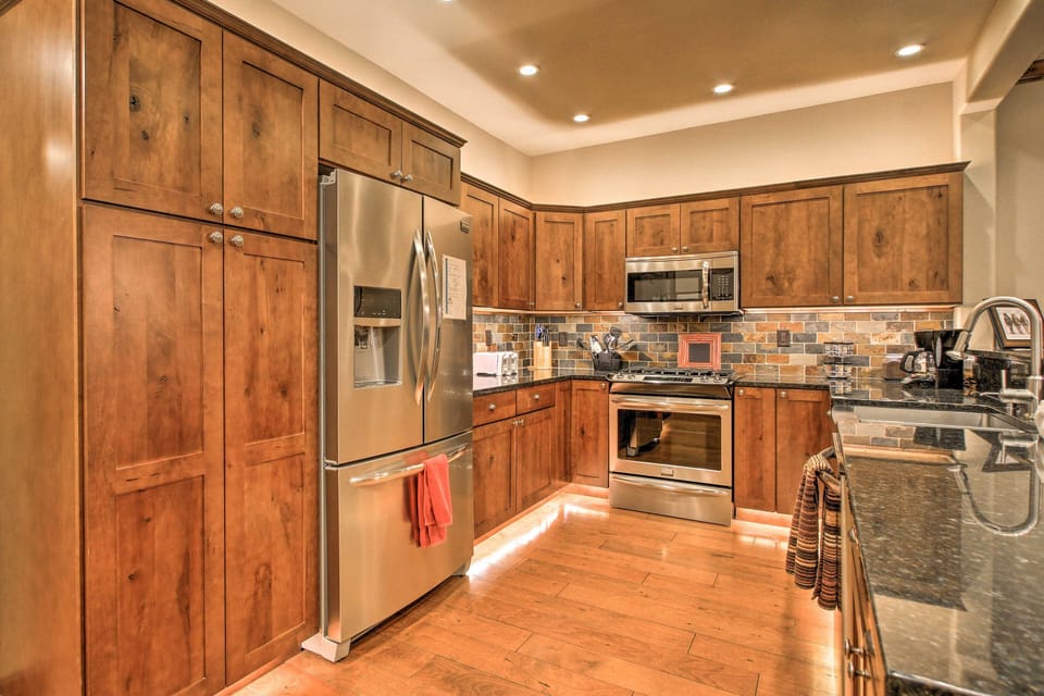 Fully Equipped Kitchen | Drip Coffee Maker | Ice Maker