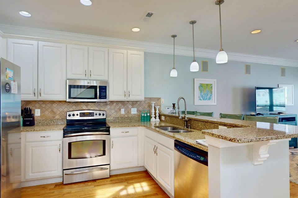 Carolina Beachside features a well equipped kitchen with stainless steel appliances