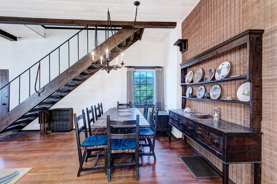Dining Room with large table for 10 people.