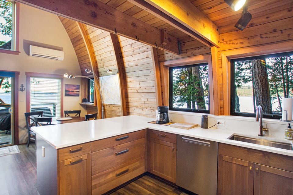 Newly updated full kitchen