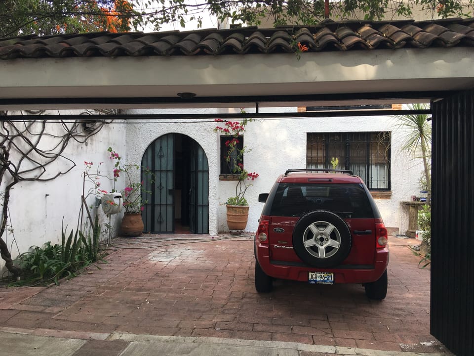 Garage with electric gate and space for 2 cars