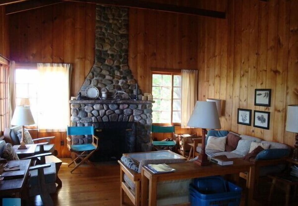 Pijiki Living Room and Fireplace.