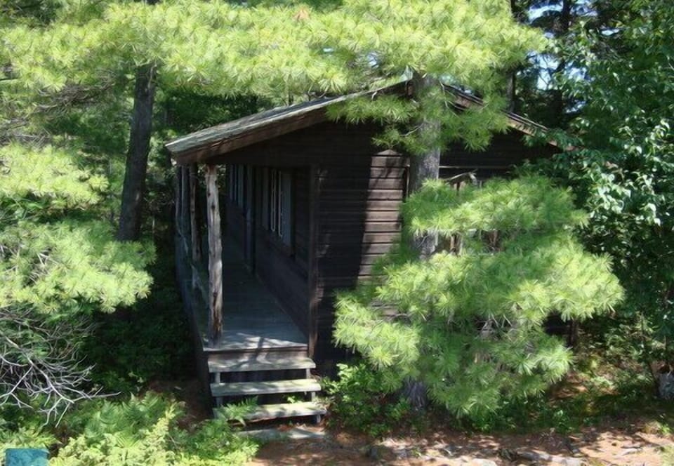 Pijiki Sleeping Cabin porch entrance.