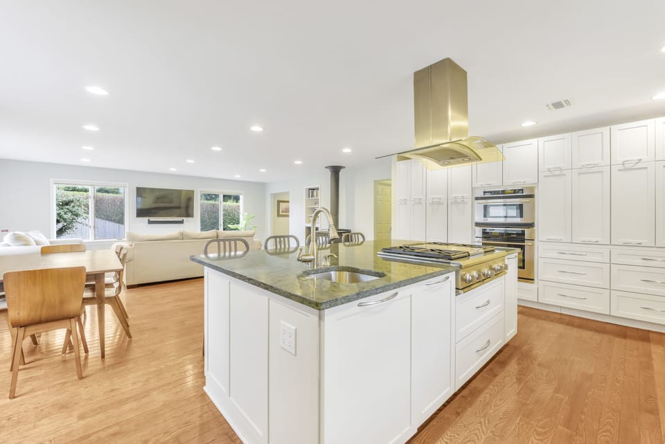 Center Island kitchen sink and cooktop