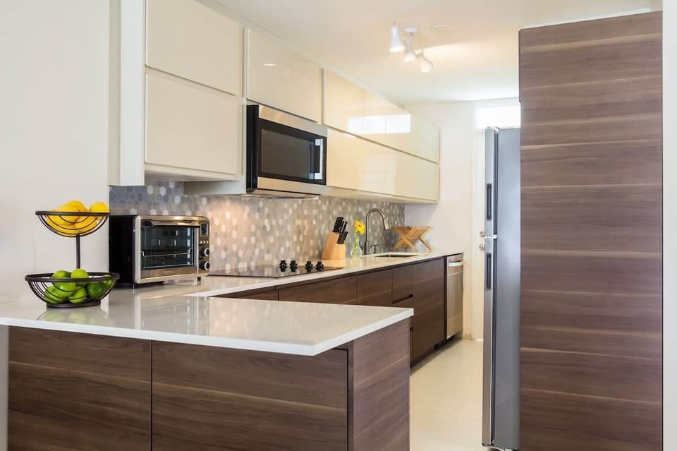 Modern and fully equipped kitchen