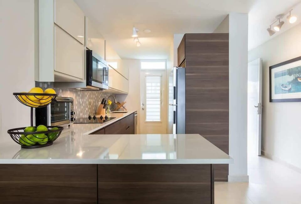 Modern and fully equipped kitchen