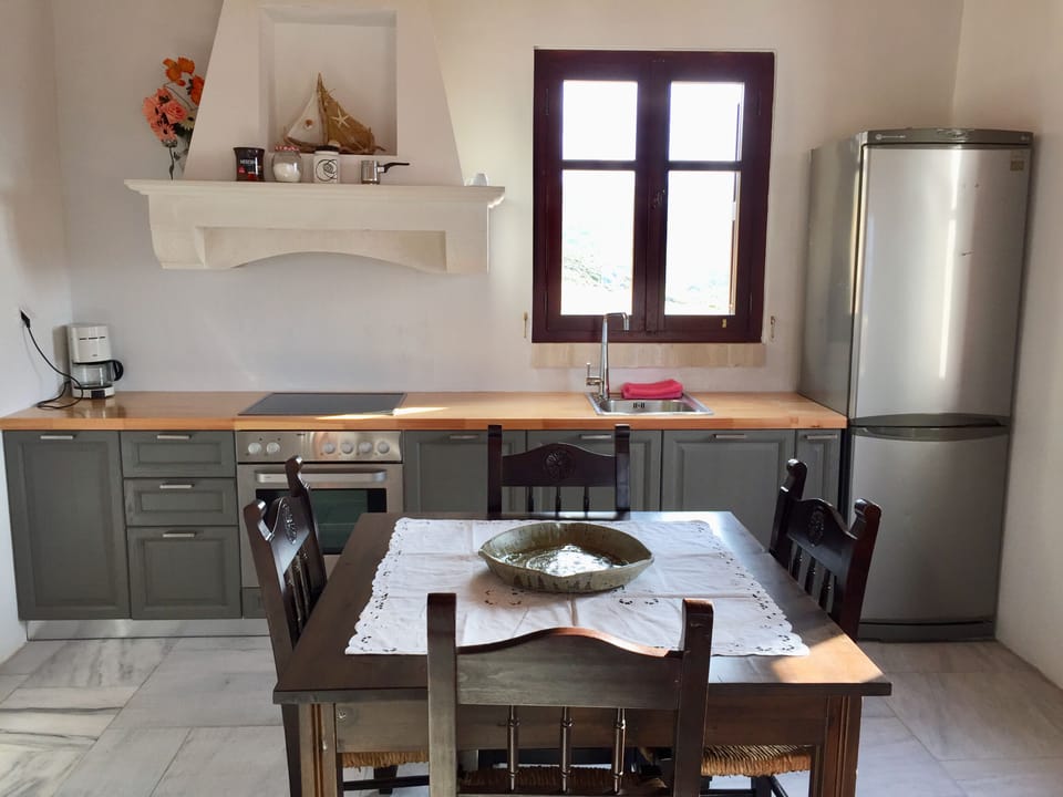 Kitchen, dinning room