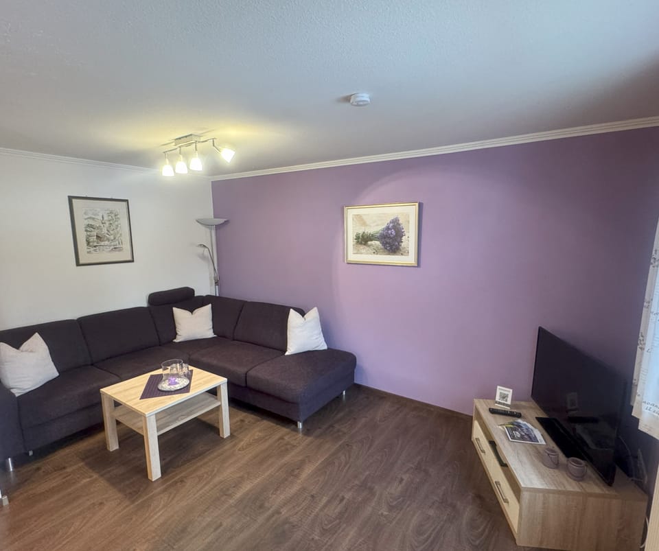 Ferienwohnung Lavendel, 2 Personen, 62 m², Du/WC, 1 Schlafzimmer, Balkon, free Wlan, Infrarot-Wärmekabine, Nichtraucher Apartment in Berchtesgadener Land