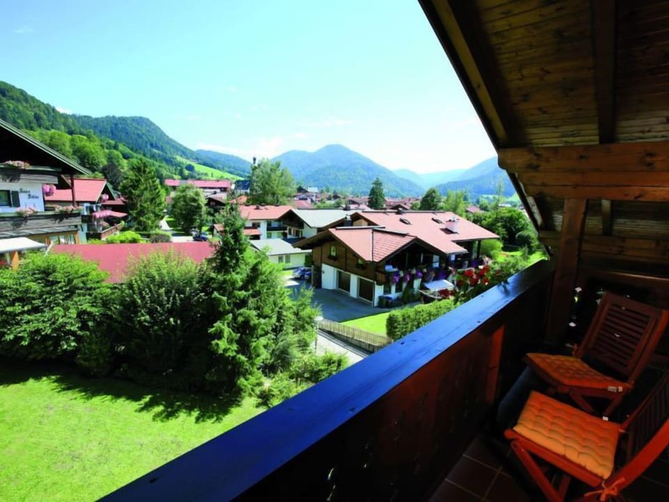 Zwei-Raum-Ferienwohnung (2) 40qm, 2-4 Personen, Extra-Schlafzimmer, Küche, Balkon Apartment in Bavaria