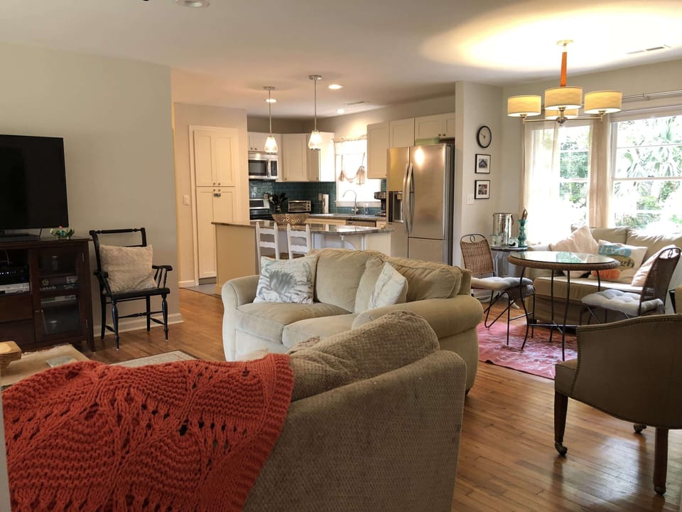 Open concept living/dining/kitchen area - perfect for entertaining!