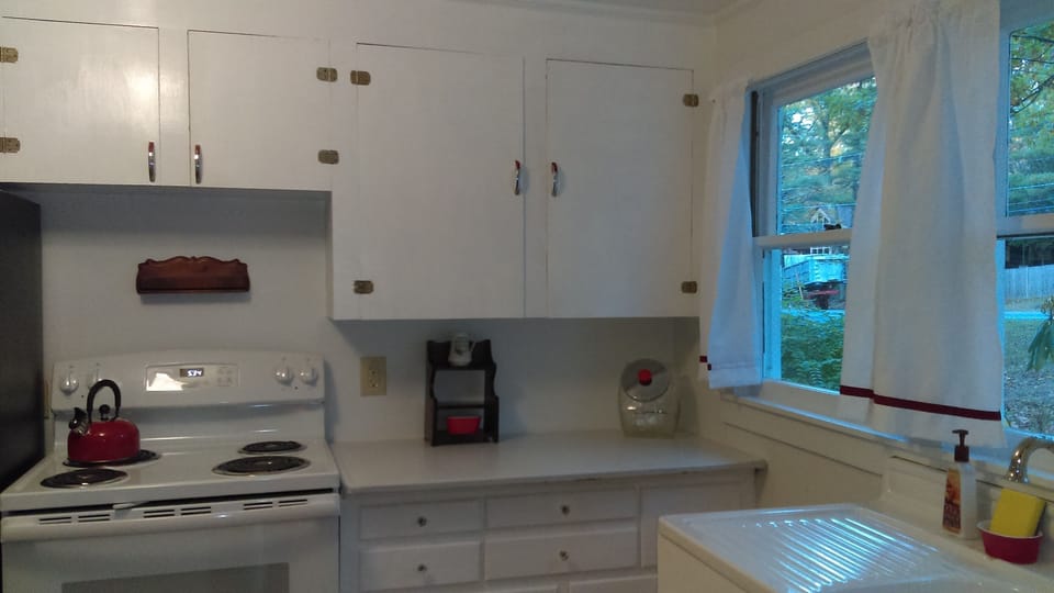 Clean and fresh with new full size appliances.