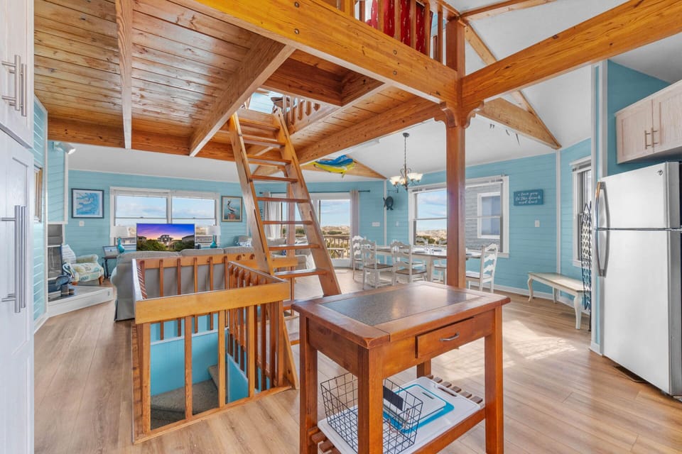 Surf or Sound Realty - 849 - The Scruffy Pelican - Great Room -1