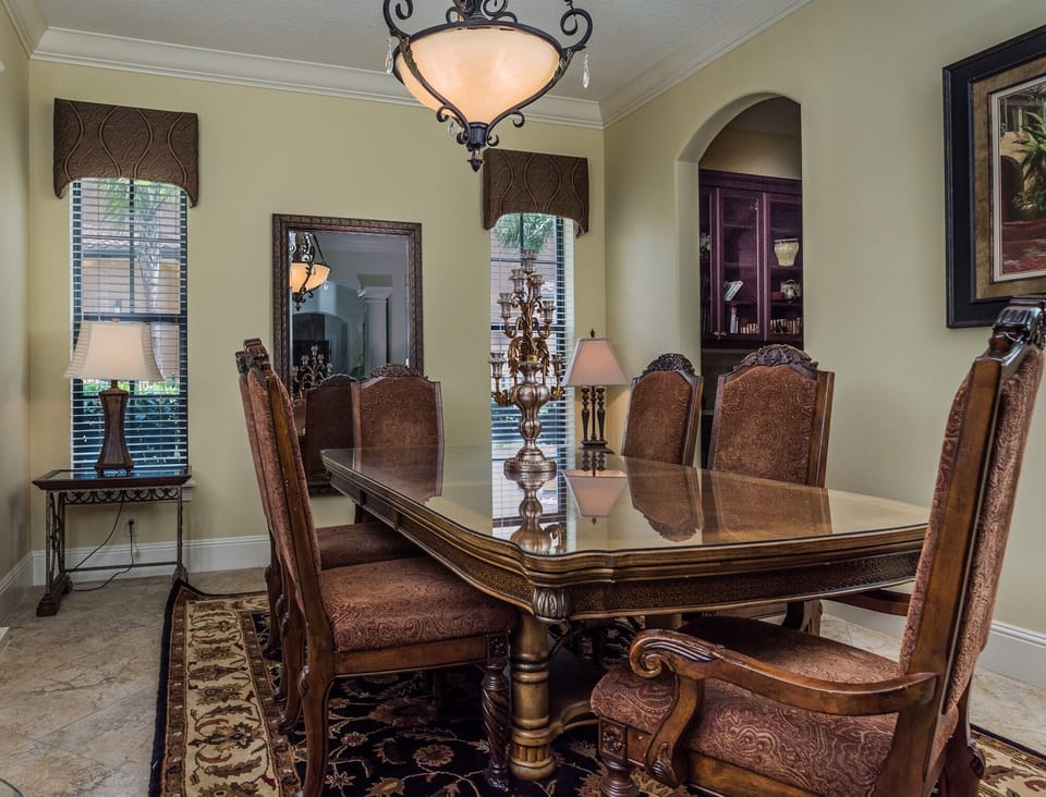 2nd Dining area with seating for a further 6 people 