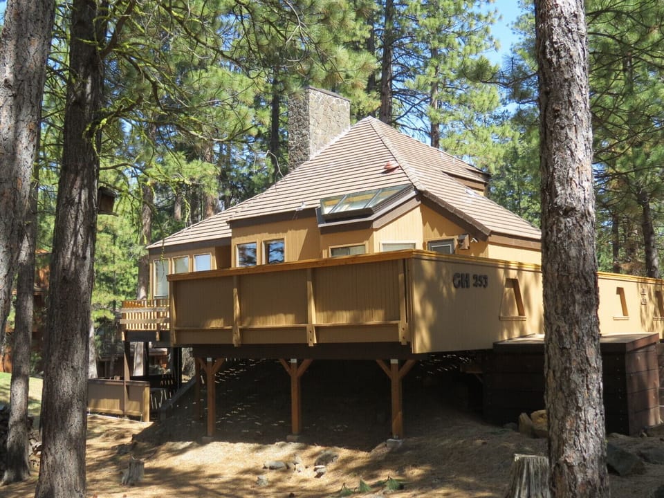 Beautiful viintage Black Butte Home!