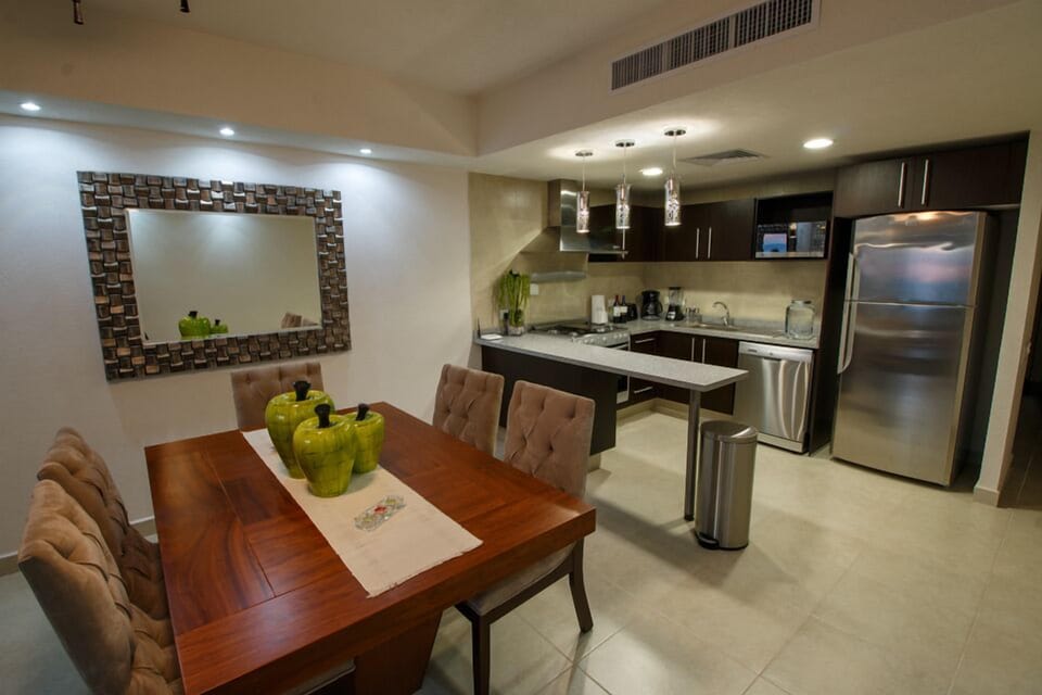 Dining area seating for 6