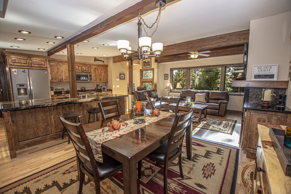 Black Bear Haus - Black Bear Haus Dining Area and Kitchen
