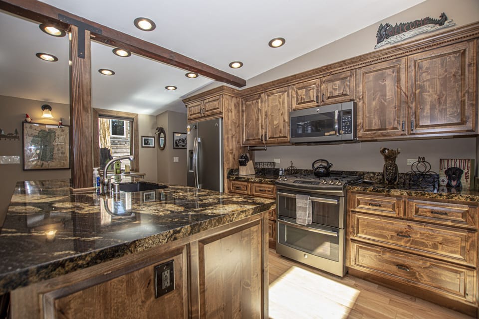 Black Bear Haus - Black Bear Haus Kitchen