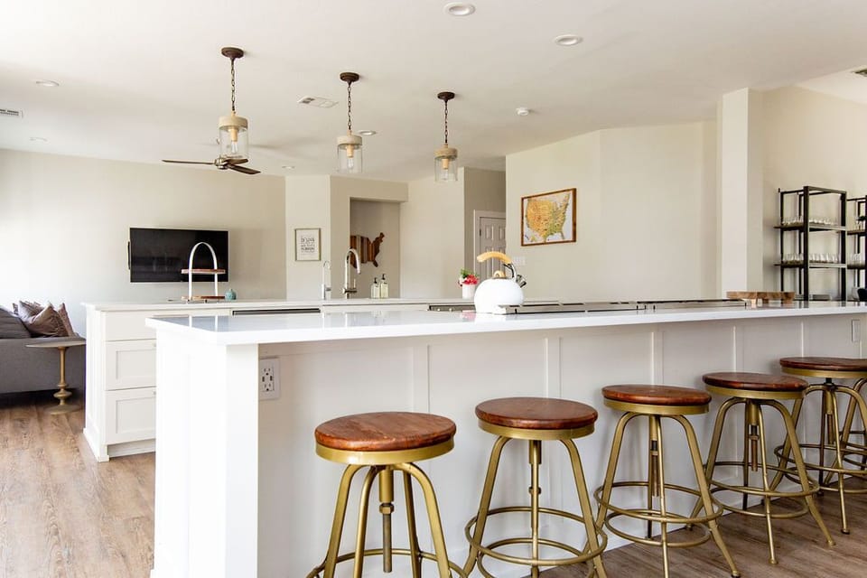 Main Kitchen Counter Top - Walker Luxury Vacation Rentals