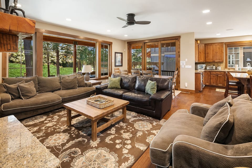 Sunset Haven: - Comfy couches!