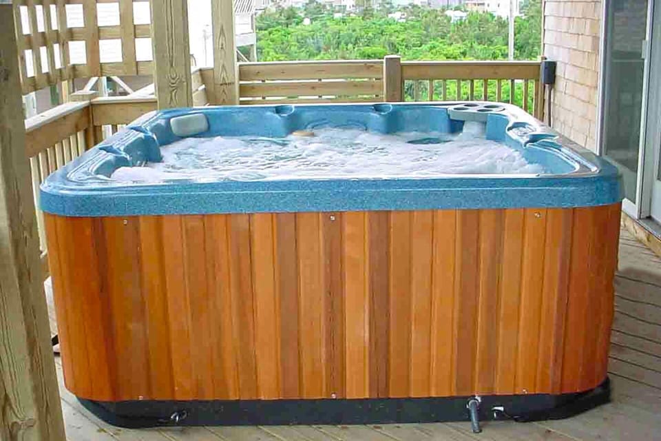 Surf-or-Sound-Realty-Simply-Irresistable-284-Hot-Tub